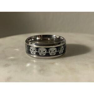 Skull Men’s wedding band style ring stainless steel size 8